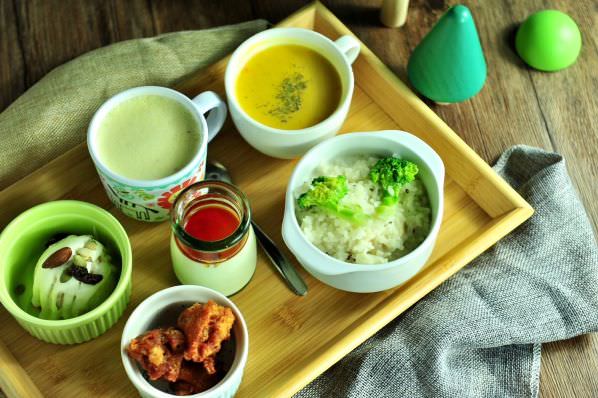 森林小徑文心店享受美食